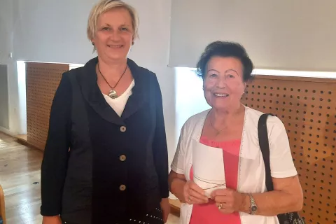 Predsednica Muzejskega društva Škofja Loka Helena Janežič in hči dr. Pavleta Blaznika Marija Leskovar / Foto: Klara Mrak / Foto: 