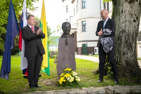 Kip Zdravka Krvine sta odkrila njegov sin Jurij in loški župan Tine Radinja. / Foto: Primož Pičulin / Foto: 
