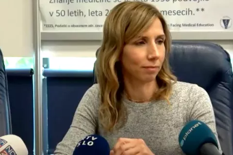 Specialistka družinske medicine Julija Šter pravi, da zelo rada opravlja svoj poklic, rada ima svoje paciente in od njih vsak dan dobi pozitiven odziv in hvaležnost. / Foto: posnetek zaslona / Foto: 