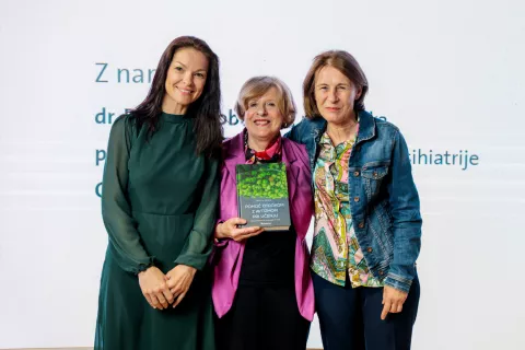 Pri predstavitvi knjige sta sodelovali prevajalka knjige dr. Bojana Globačnik, prof. logopedije (v sredini), in psihiatrinja dr. Vesna Švab (desno). Pogovor je vodila Carmen L. Oven. / Foto: arhiv Založbe Didakta / Foto: 