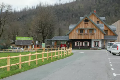 Prvi naslednji projekt je gradnja novega sanitarnega bloka, za njim pa ureditev šestih glamping hišk. Temu bo sledila ureditev bazenskega kompleksa. / Foto: Tina Dokl / Foto: 