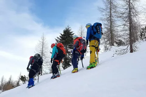 Nevarnosti v gorah tudi usposobljeni vodniki ne morejo povsem izključiti, lahko pa jo omejijo, opozarjajo v planinski zvezi. / Foto: PZS/ Martin Šolar / Foto: 