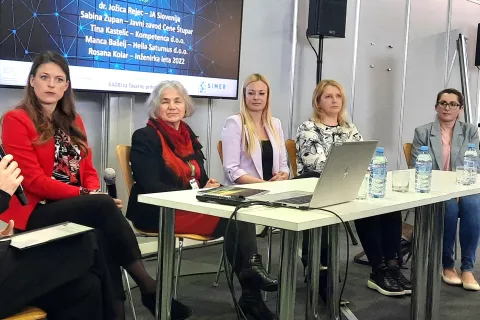Tina Kastelic, dr. Jožica Rejec, Manca Bašelj, Sabina Zupan in Rosana Kolar / Foto: Klara Mrak / Foto: 