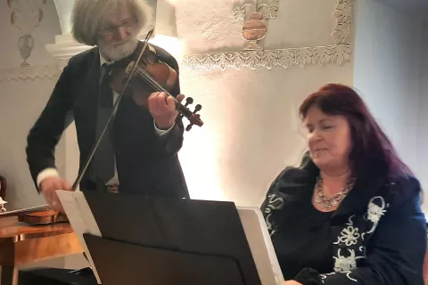 Violinist Branko Brezavšček in pianistka Maja Tajnšek / Foto: Klara Mrak / Foto: 