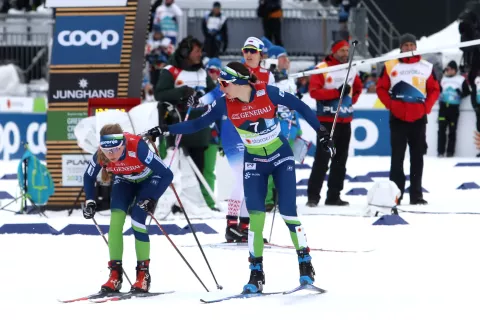 Anja Mandeljc (levo) in Eva Urevc sta v ekipnem sprintu pritekli do osmega mesta. / Foto: Gorazd Kavčič / Foto: 