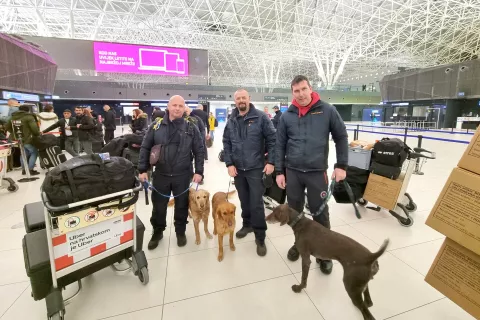 Del enote Civilne zaščite z reševalnimi psi so bili tudi Matjaž Bolka, Robert Anžič in Andrej Žunič s svojimi reševalnimi psi Iro, Rose in Bliskom. / Foto: arhiv Roberta Anžiča / Foto: 