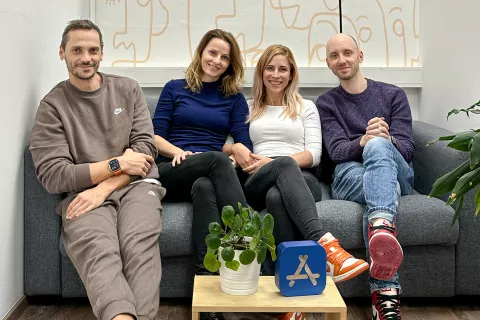 Četverica z nagrado za najboljšo aplikacijo za Applovo uro / Foto: Gentler Stories / Foto: 