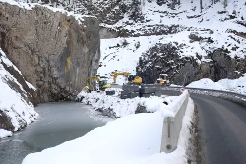 Pod Sušo pred Zalim Logom so predvideli zadrževalnik z dvajset metrov visoko nasuto zemeljsko pregrado. Na DRSV predvidevajo, da bo projekt izveden skladno s terminskim planom. / Foto: Gorazd Kavčič / Foto: 