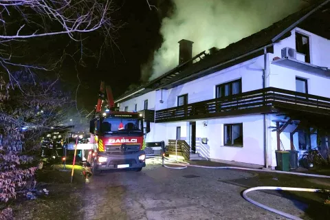Med seboj povezani hiši na Nomenju, ki ju je malo pred božičem zajel požar/ Foto: Prostovoljno gasilsko društvo Bohinjska Bistrica / Foto: 