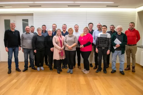 Novoizvoljeni občinski svetniki z županom Milanom Janezom Čadežem / Foto: Primož Pičulin / Foto: 