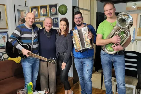 Andrej Bergant in vesela glasbena družba / Foto: osebni arhiv (Aljaž Miklavčič - Oberkrainer) / Foto: 