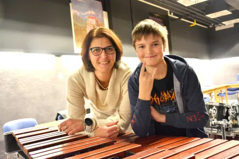 Jure z mamo Katjo. Oba sta glasbenika. / Foto: Maja Bertoncelj / Foto: 