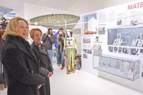 Jana Babšek in Mateja Svet na odprtju razstave Mateja je zlata! / Foto: Gorazd Kavčič / Foto: 