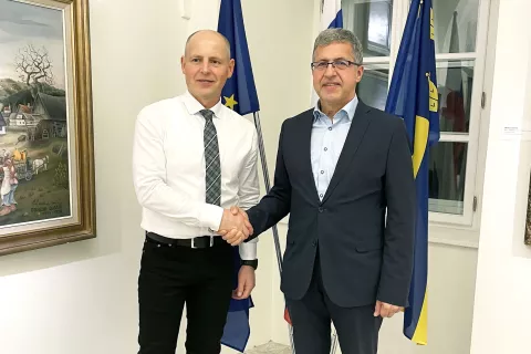 Štefan Bogataj (levo) z nekdanjim županom in sedanjim poslancem državnega zbora Janezom Žakljem / Foto: Tanja Mlinar / Foto: 