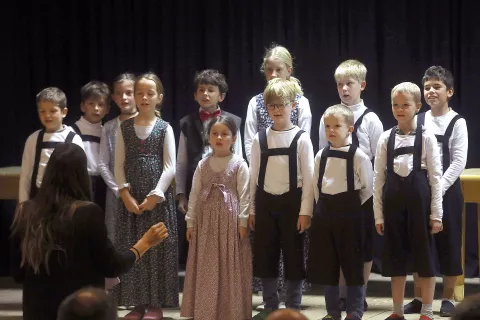 Vseh dvanajst učenk in učencev PŠ Sorica / Foto: Gorazd Kavčič / Foto: 