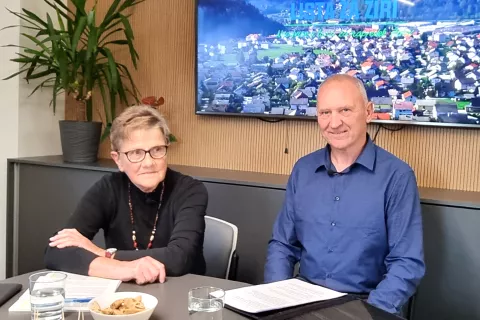 Ida Filipič Pečelin in kandidat za župana Žirov Franci Kranjc / Foto: Mateja Rant / Foto: 