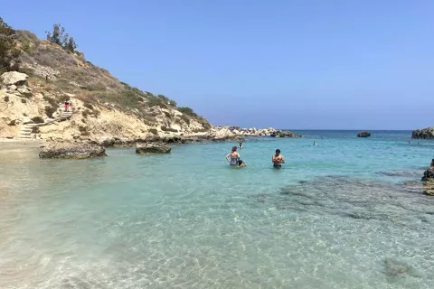 Ciprske plaže so resnično čudovite. Dolgi pasovi peska, ki prehajajo v turkizno Sredozemsko morje. / Foto: Neža Markelj / Foto: 