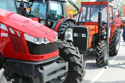 V sejemski ponudbi bo tudi veliko traktorjev in druge kmetijske mehanizacije. / Foto: Cveto Zaplotnik