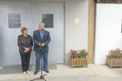Janez Bogataj (na sliki z ženo Mileno): spominska plošča govori o domoljubju. / Foto: Ana Jagodic Dolžan / Foto: 