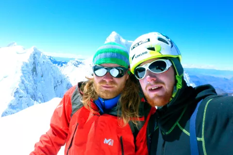 Matej Arh (desno) med plezalno odpravo v Peruju, pol leta pred nesrečo / Foto: Osebni arhiv / Foto: 