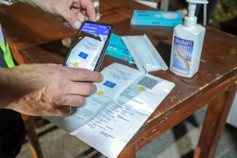 korona epidemija bolezen / Foto: Tina Dokl