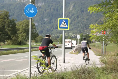V Sloveniji v obdobju 2019–2023 namenjamo več kot 200 milijonov evrov za razvoj kolesarske infrastrukture. / Foto: Gorazd Kavčič / Foto: 