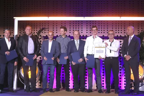 Eno od semdih zlatih priznanj je prejela družba Domel / Foto: Gorazd Kavčič / Foto: 