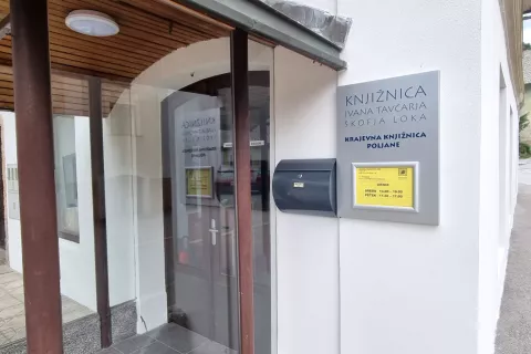 Krajevna knjižnica Poljane že deluje na novi lokaciji. / Foto: Mateja Rant / Foto: 