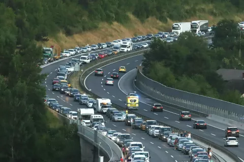 Primer vzorno vzpostavljenega reševalnega pasu na gorenjski avtocesti / Foto: Gorazd Kavčič / Foto: 