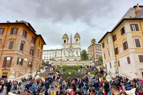 Na Španskih stopnicah, ki jih sestavlja 138 stopnic, turisti naj nebi več posedali. / Foto: Maša Likosar / Foto: 
