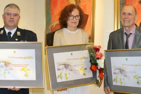 Letošnji občinski nagrajenci (od leve proti desni): Janez Tratnik (PGD Dobračeva), Maja Justin Jerman in Matija Jereb / Foto: Tanja Mlinar / Foto: 