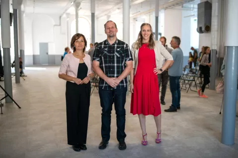 Direktorica podjetja Voje Damjana Habjan, podžupan Občine Tržič Nejc Perko in direktorica podjetja BPT Sabina Gros / Foto: Primož Pičulin / Foto: 