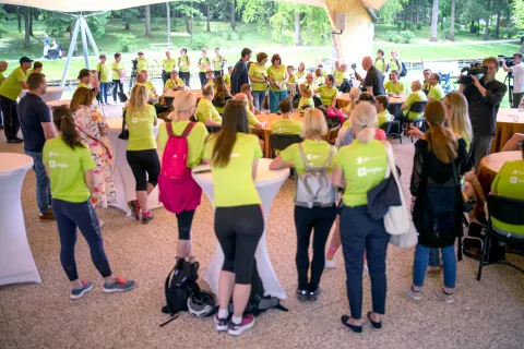 Druženje oseb s pridobljeno poškodbo možganov in oseb s Parkinsonovo boleznijo na Račjem otoku na Brdu pri Kranju. / Foto: Primož Pičulin / Foto: 