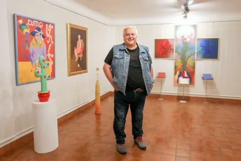 Branko Bandelj razstavlja v galeriji Graščine Duplje. / Foto: Tina Dokl / Foto: 