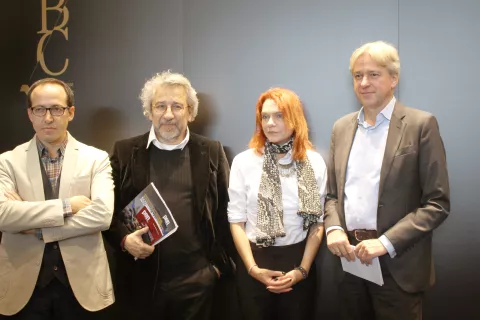 Na frankfurtskem knjižnem sejmu, 12. oktobra 2017. Z leve: kurdski pisatelj Burhan Sönmez, turški novinar Can Dündar, turška pisateljica Asli Erdogan in Juergen Boos, predsednik sejma. / Foto: Wikipedija / Foto: 