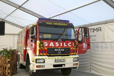Nova pridobitev PGD Dražgoše: gasilsko vozilo s cisterno GVC-16I25 / Foto: Luka Kavčič / Foto: 
