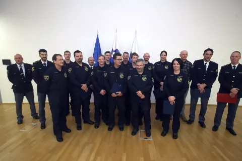 Medaljo je prejelo 23 pripadnikov Letalske policijske enote. / Foto: Gorazd Kavčič / Foto: 