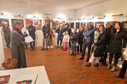 Na odprtju razstave Strašni parkeljni – starodavni demoni, ki je na ogled do 4. februarja. / Foto: 