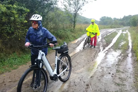 Nada in Tomo sta šla peš čez luže in blato. / Foto: Slavko Zupanc / Foto: 