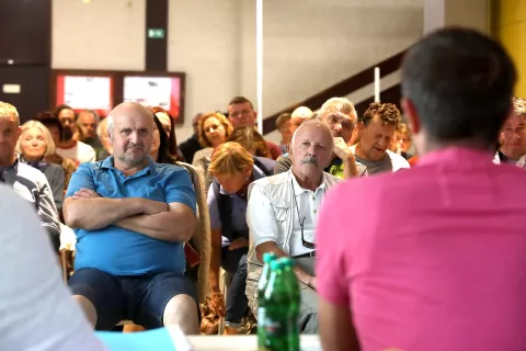 srečanje krajanov KS Vodovodni stolp z županom Matjaž Rakovec občina Kranj severna obvoznica širitev športni park enosmerna ulica / Foto: Gorazd Kavčič / Foto: 