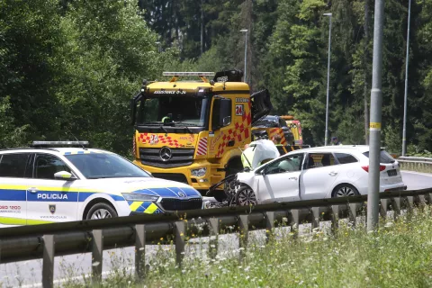 prometna nesreča s smrtnim izidom smrt cesta letališče Brnik policija čelno trčenje / Foto: Gorazd Kavčič
