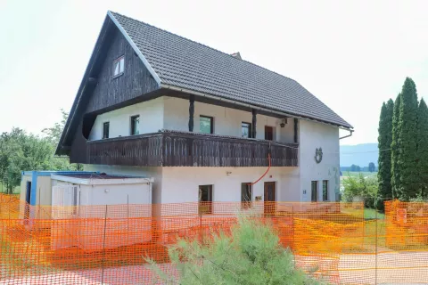 Obnova objekta bo lahko stekla, ko bo izdelan projekt za izvedbo in bodo zagotovljena zadostna finančna sredstva. / Foto: Tina Dokl