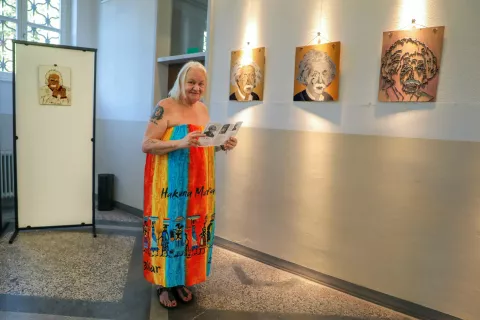 Upodobitve Alberta Einsteina se je lotila v devetih umetniških tehnikah. / Foto: Tina Dokl