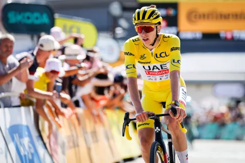 Francija, Grenoble. Kolesarska dirka po Franciji, 17. etapa, Saint-Paul-Trois-Chateaux - Superdevoluy (177,8 km).Slovenski kolesarski zvezdnik Tadej Pogacar (UAE Team Emirates). / Foto: Anze Malovrh/sta