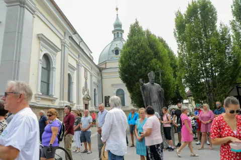Veliki &scaron;maren cerkveni praznik Brezje 2022 ma&scaron;eval ljubljanski nad&scaron;kof in metropolit msgr Stanislav Zore / Foto: Tina Dokl
