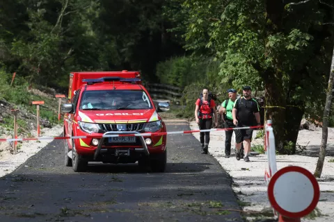 odpravljanje posledice neurja dolina Kot Krma Radovna občina Kranjska Gora in Gorje vetrolom vrtinčast veter &scaron;koda gozd / Foto: Gorazd Kavčič