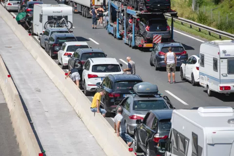 zastoj avtocesta predor karavanke / Foto: Nik Bertoncelj