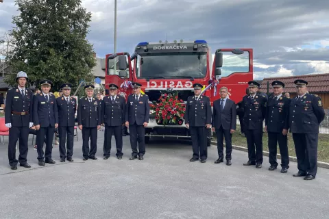 V PGD Dobračeva so minulo soboto slovesno prevzeli novo gasilsko avtocisterno. / Foto: Tanja Mlinar