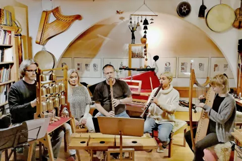 Ansambel Cappella Carniola med vajami za aktualni koncertni program / Foto: arhiv ansambla / Foto: 