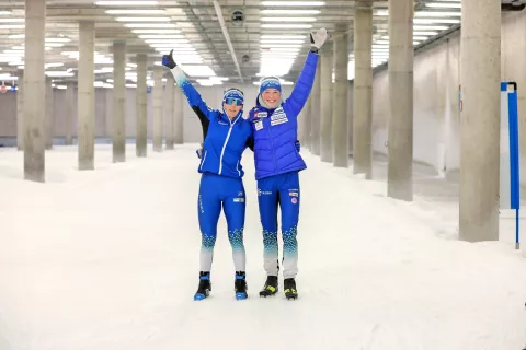 Anamarija Lampič (desno) in Eva Urevc sta na prvem ekipnem sprintu v olimpijski sezoni osvojili tretje mesto. / Foto: Tina Dokl / Foto: 